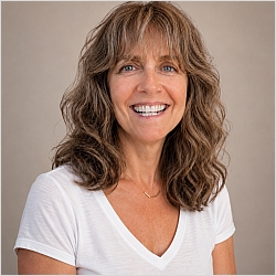 Risa Neuwirth LCSW, Holistic Psychotherapist
